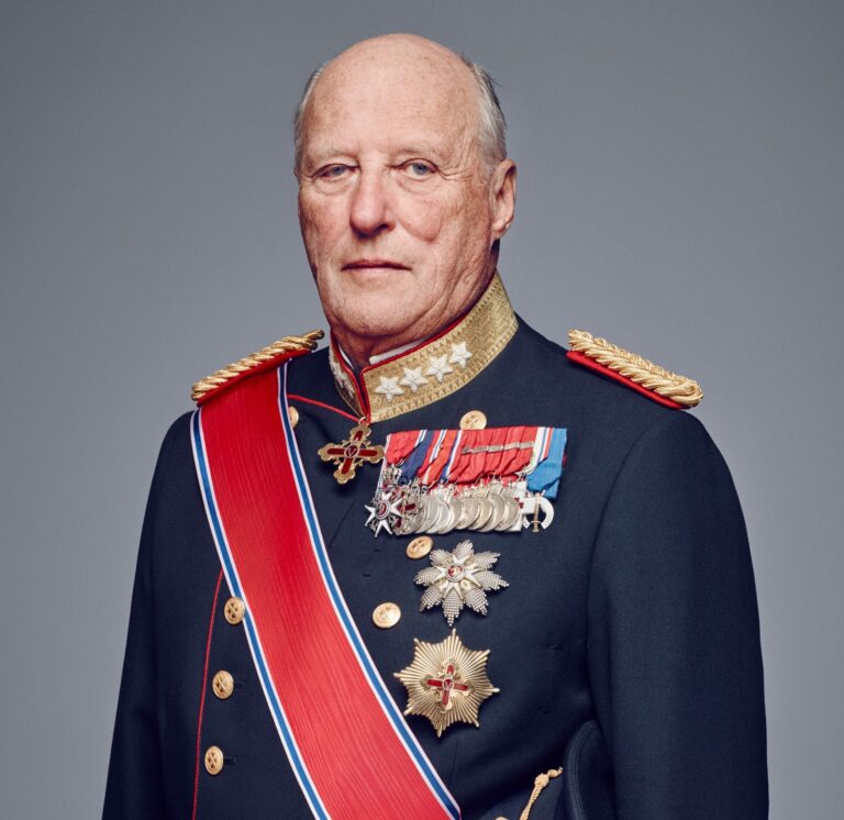 Hitra kommune uttrykker sin dypeste medfølelse etter Kong Harald Vs bortgang